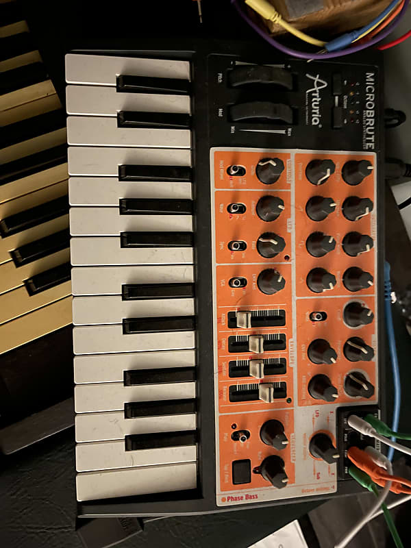 Arturia MicroBrute 25-Key Synthesizer | Reverb Canada