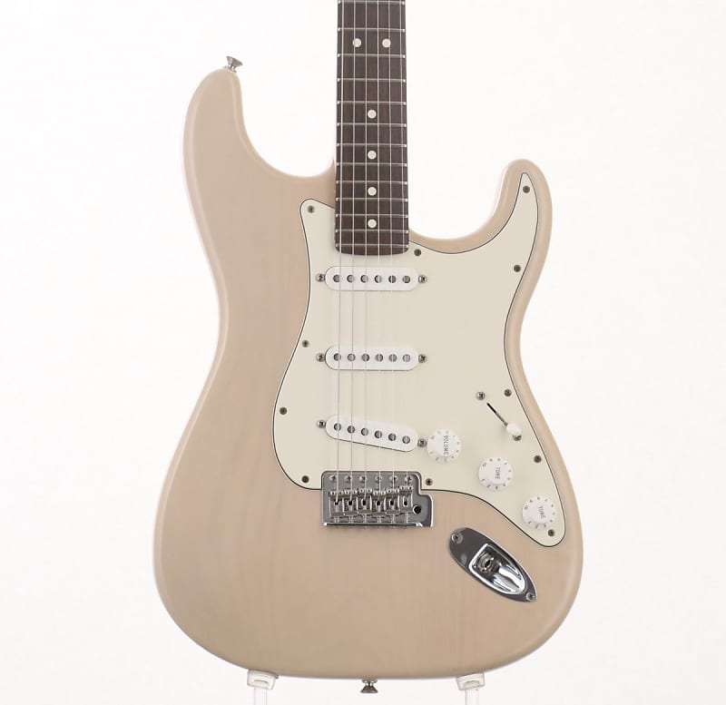 ギター FenderUSA/Highway One Stratocaster Fender Highway One Stratocaster - 3-Color Sunburst | Sweetwater