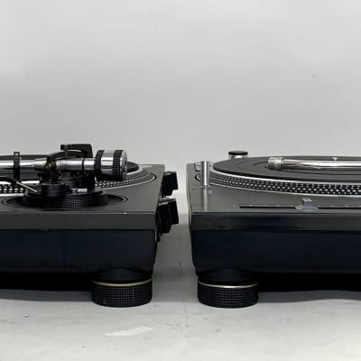 2 Technics SL-1200 MK3 DJ Turntable with Dustcover & Vestax