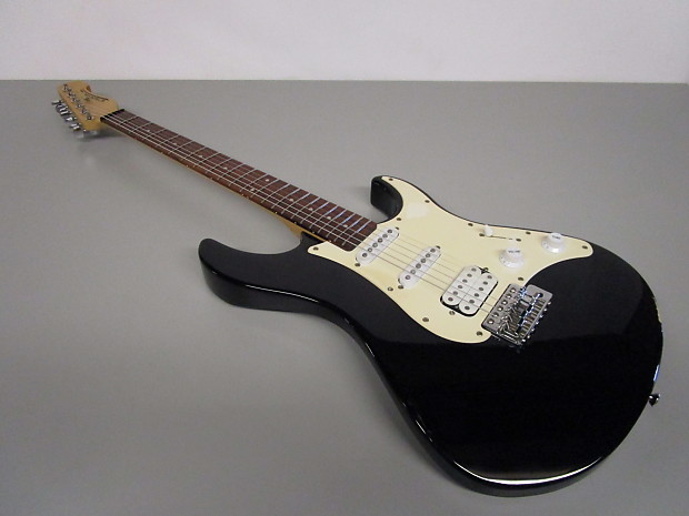 Eterna by Yamaha ET112 Electric Guitar
