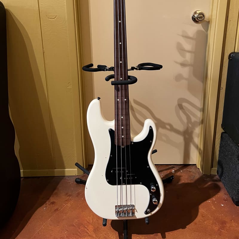 Reverb deals fretless bass