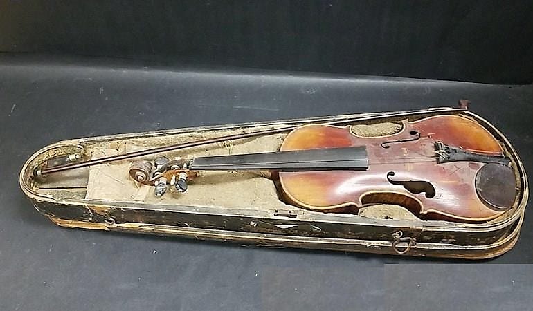 Antique Jacobus Stainer sized 4/4 violin, Austria 1695, Good, Repairs Needed