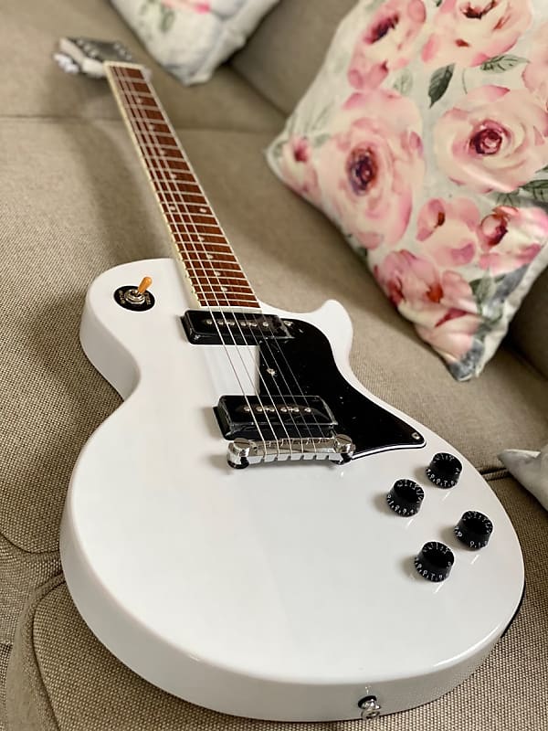 Tokai LSS-54 Love Rock Traditional Series in Seethru White Tokai LSS-54 Love Rock Traditional Series in Seethru White