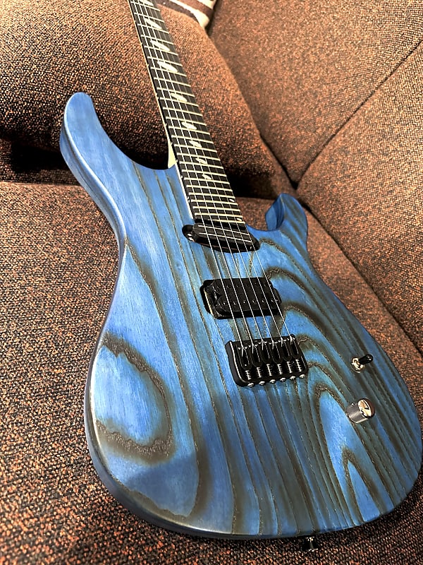 Caparison Horus 27Fモデル