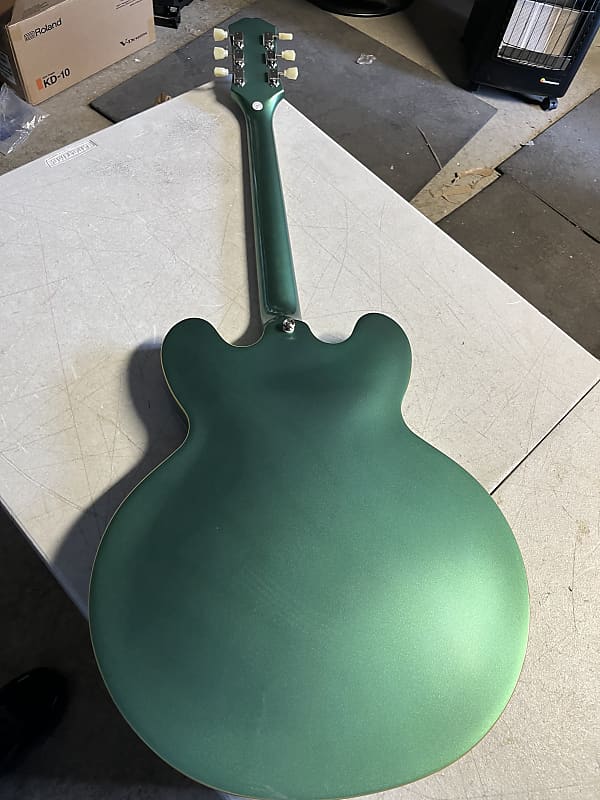 Epiphone ES-335 Traditional Pro Semi-Hollow Electric Guitar