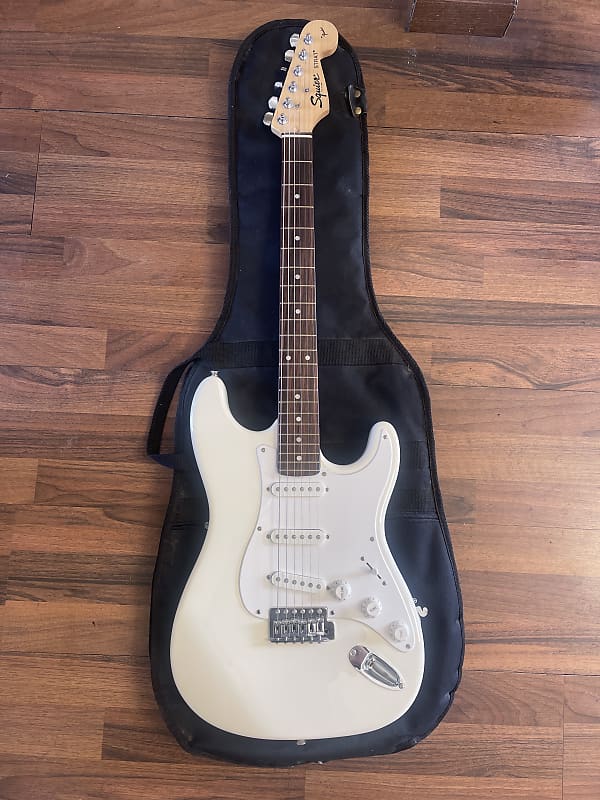 Squier Standard Stratocaster Squier Bullet Series 1996-1997 Squier Standard Stratocaster Squier Bullet Series 1996-1997