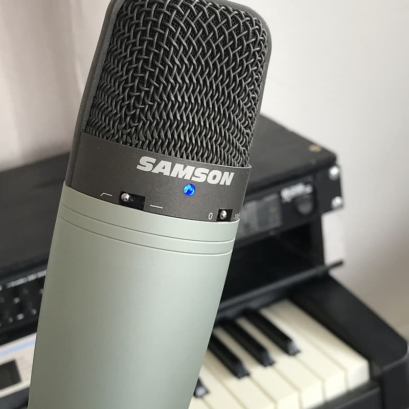 Samson C03 Studio MultiPattern Condenser Microphone Large Reverb