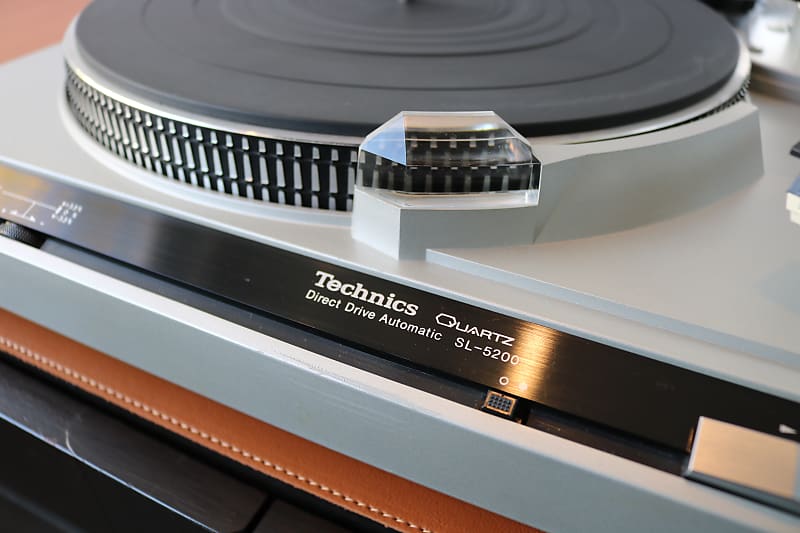 PLATINE VINYLE TECHNICS QUARTZ DIRECT DRIVE AUTOMATIC SL-5200 / VINTAGE  TURNTABLE - HIFI / SON/PLATINE VINYLE / TURNTABLE - LYON HIFI VINTAGE