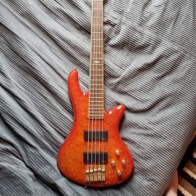Schecter Diamond Series Stiletto Elite 5 Honey Sunburst Bass Schecter Diamond Series Stiletto Elite 5 Honey Sunburst Bass