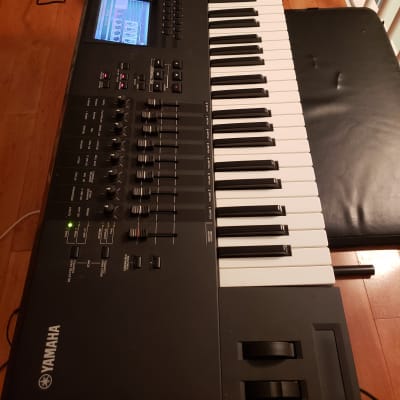 Yamaha Motif XF 7 Synthesizer