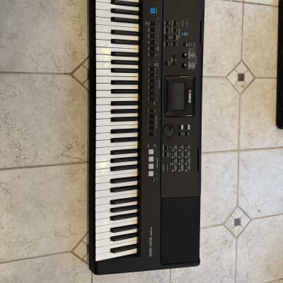 Yamaha PSR-EW425 76-Key Portable Keyboard