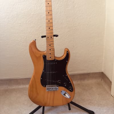 Fender Stratocaster with 3-Bolt Neck, Maple Fretboard 1977 Natural image 1