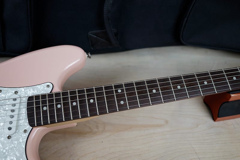 Squier FSR Vintage Modified Cyclone 2010 Shell Pink Rare w/ Bag