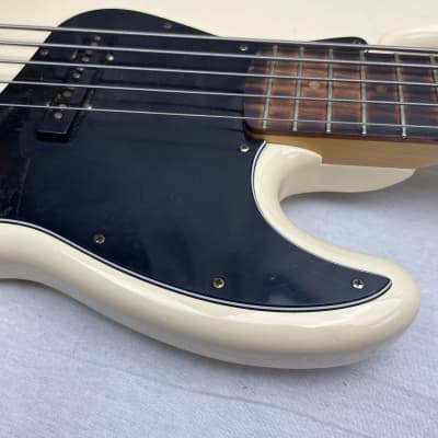 Fender Deluxe Active Jazz Bass V 5-string J-Bass 2020 - Olympic White / Pau Ferro fingerboard image 5
