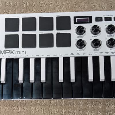 Akai MPK Mini MKIII 25-Key MIDI Controller 2020 - Present - White with Black Keys