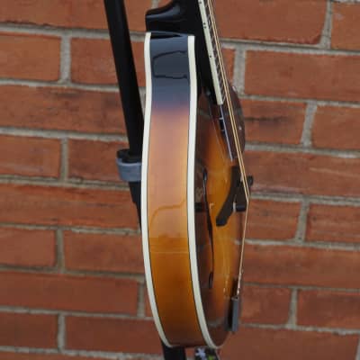 Washburn M1 A-Style Sunburst Mandolin Pack; Gig Bag; Pitch Pipe; Strap image 7