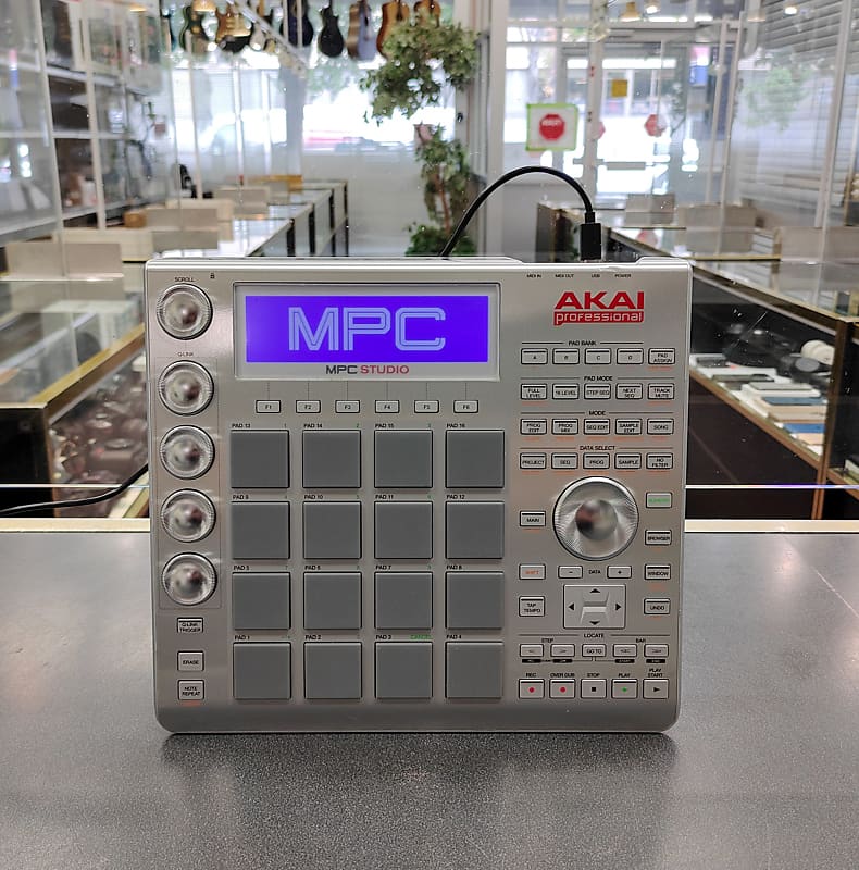 Akai MPC Studio Music Production Controller V1 | Reverb Canada