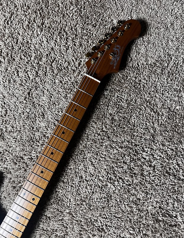 Jet Guitars JS-700 JS700 MBK, HH Alnico pickups, solid basswood body, 22 frets roasted maple neck, locking tuners, 2 point tremolo,Hardware Gold Free Jet Guitars JS-700 JS700 MBK, HH Alnico pickups, solid basswood body, 22 frets roasted maple neck, locking tuners, 2 point tremolo,Hardware Gold Free