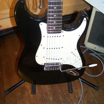 Strat Style Guitar, unbranded, Black image 2
