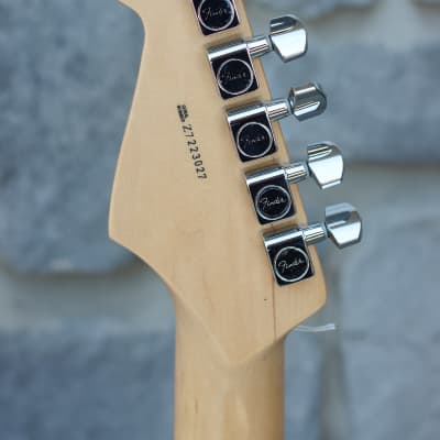 Fender American Series VG Stratocaster with Maple Fretboard 2007 - 2009 - 3-Color Sunburst image 10