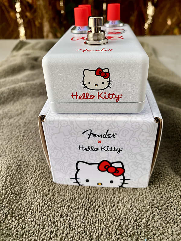 レアな限定カラー　Fender x Hello Kitty Fuzz White Fender x Hello Kitty Fuzz Pedal - White | Reverb