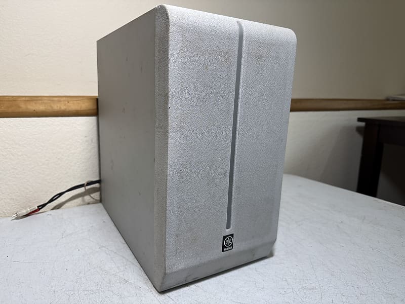 Yamaha SW-P270 Powered Subwoofer Home Theater Bass Vintage Audio Active Sub  			