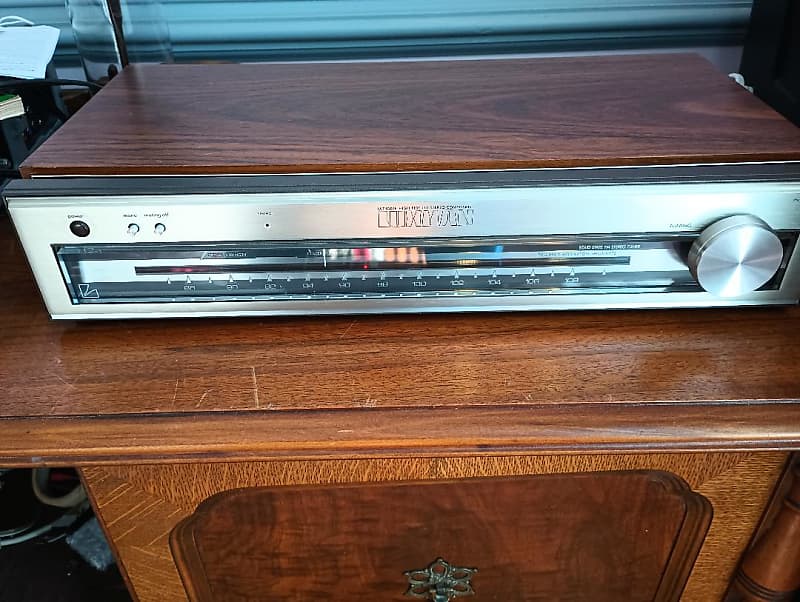 Luxman T110 tuner in excellent condition - 1980's image 1