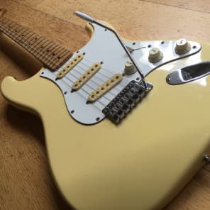 Immagine Fender 1980's FujiGen Stratocaster 1972 RI MIJ E-Serial 1984-87 Yellow White - 4