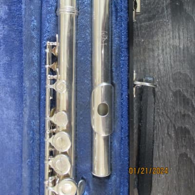 Gemeinhardt 2SP Straght-Headjoint Flute with Offset G . Made in USA image 3