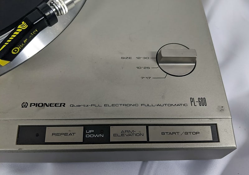 Pioneer PL-600 Quartz-Electronic Direct Drive Stereo Turntable