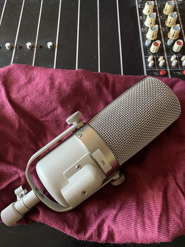 Shinybox 23C Ribbon Mic Reverb