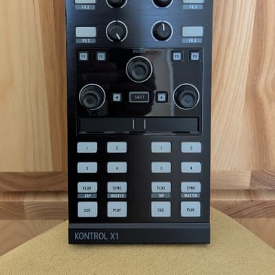 Native Instruments Traktor Kontrol X1 Mk2 - Gearspace