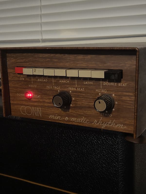 Conn Min-o-matic 1970's - Faux wood grain