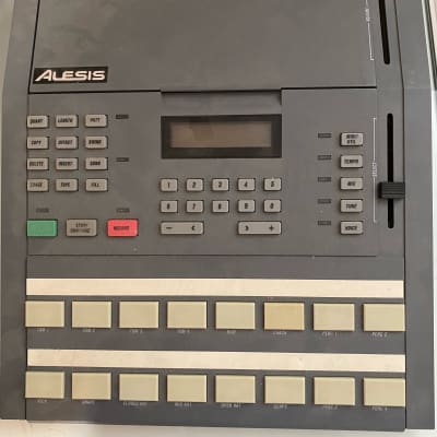 Alesis HR-16 High Sample Rate 16-Bit MIDI Drum Machine image 1