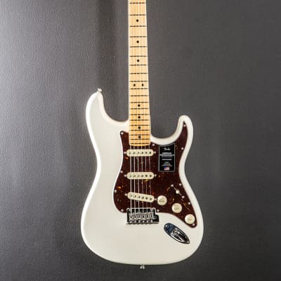 Fender American Professional II Stratocaster – Olympic White w/Maple image 3