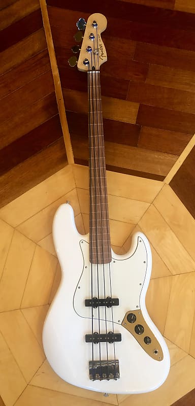 UNPLAYED- 2020/21 Fender Player Fretless Jazz Bass Guitar- Polar White with Pau Ferro Fingerboard image 1