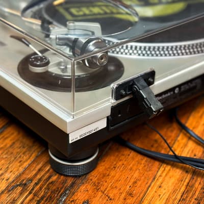 Technics SL-1200 MK2 Quartz Direct Drive DJ Turntable image 9