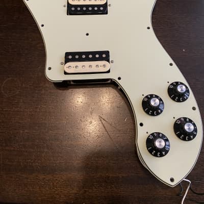 FENDER DELUXE loaded pickguard HSS, S-Switching, noiseless pickups