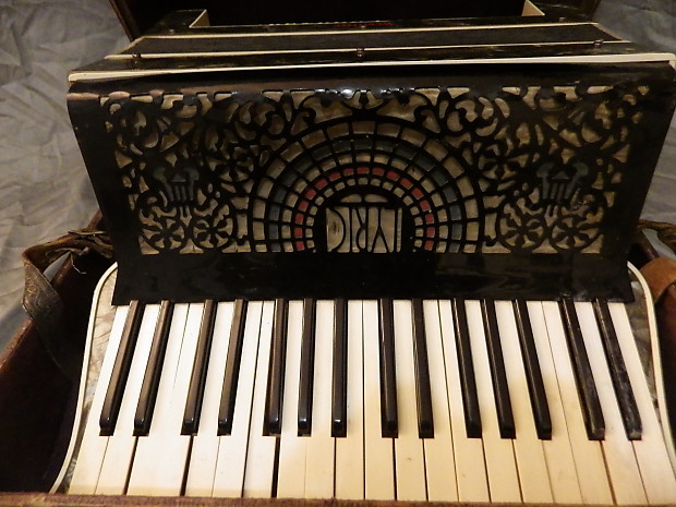 Lyric accordion hot sale