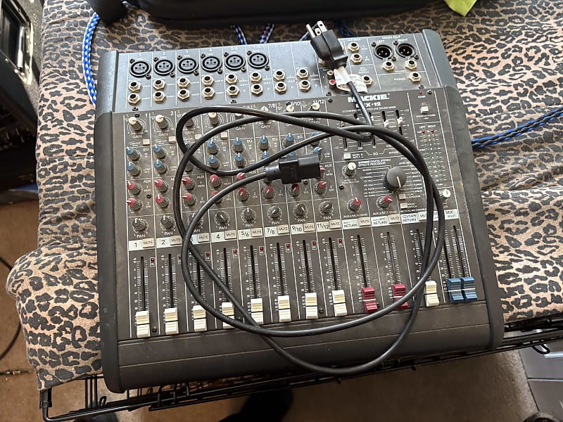 Mackie DFX-12 12-Channel Integrated Live Sound Reinforcement Mixer