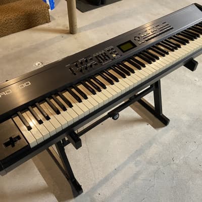 Roland RD-700 88-Key Digital Stage Piano 2001 - 2005 - Black