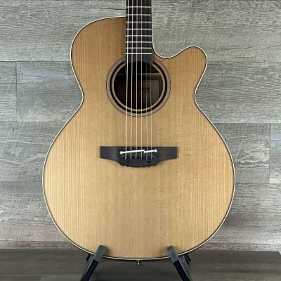 Takamine P3NC Pro Series 3 NEX Cutaway Acoustic/Electric Guitar Natural  Gloss