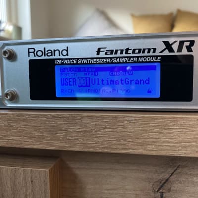 Roland Fantom-XR Rackmount Synthesizer Module 2004 - 2010 - Silver image 3
