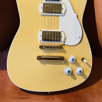 Frank Brothers  Signature  2022 TV yellow image 2