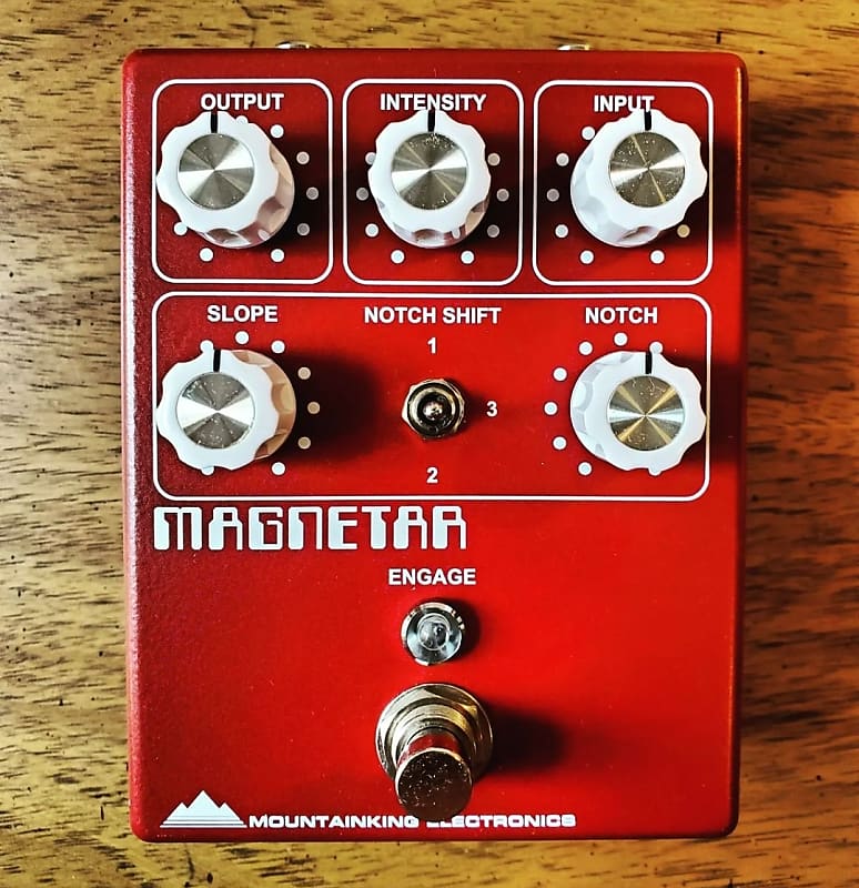 Mountainking Electronics Magnetar synth like, earth shaking bass fuzz with endless sustain image 1