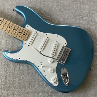 2017 Fender Mexico Stratocaster HSS Transparent Blue + Gold 