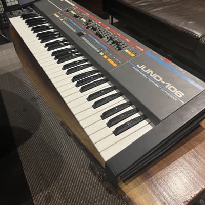 Roland Juno-106 61-Key Programmable Polyphonic Synthesizer (Japanese Model) + Hard Case