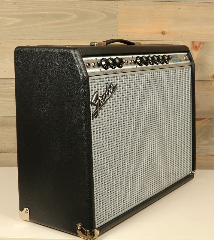 Fender '68 Custom Vibrolux Reverb-Amp 2-Channel 35-Watt 2x10 