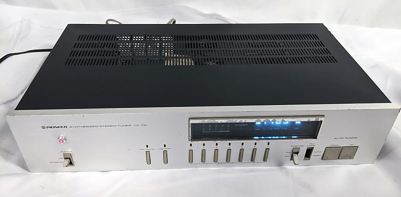 Vintage Pioneer TX-710 Synthesized Stereo FM Tuner (1980