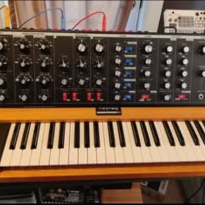 Moog Minimoog Voyager Old School 44-Key Monophonic Synthesizer